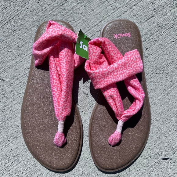 Pink kids Sanuk Sandals NWT - Picture 1 of 3